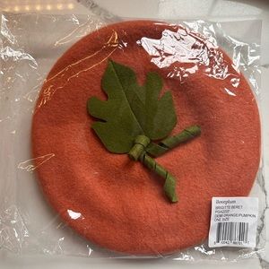 Iloveplum Brigette pumpkin beret new in package